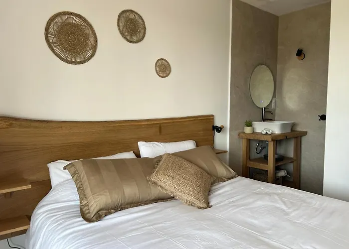 La Cigaliere A 5 Minutes De La A Pied * לה לבאנדו